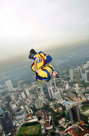 Afbeelding: B.A.S.E. vanaf Menara KL 2003