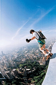 Afbeelding: B.A.S.E. vanaf Menara KL 2003