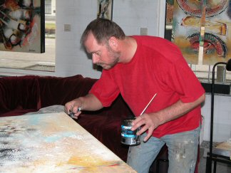 Afbeelding: Gerard van den Oetelaar aan het werk