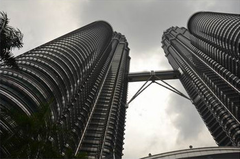 Afbeelding: Zicht op de luchtbrug tussen de twin towers.